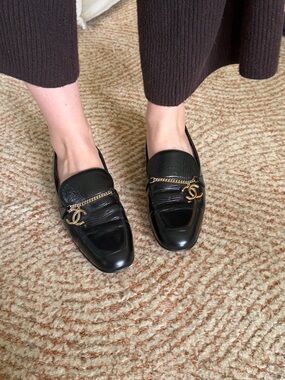 CHANEL Black Leather CC Chain Loafers with Gold Hardware size 9 IT 41